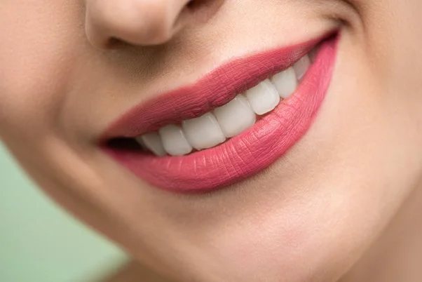 dark lips: क्या बदलते मौसम में कम हो गई है आपके भी होंठों की खूबसूरती, तो इन आसान तरीकों से करें काले होंठों को गुलाबी