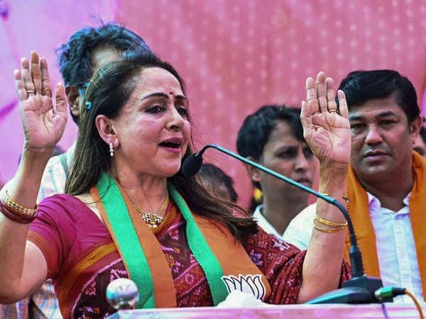 Hema Malini Birthday: 76 की उम्र में भी करोड़ों दिलों पर राज करती हैं बॉलीवुड की 'ड्रीम गर्ल' अपने बेहतरीन अभिनय से फूंकी हर किरदार में जान