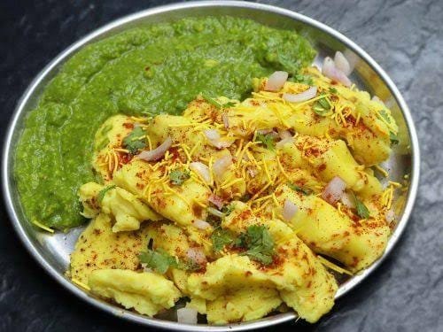 Locho Recipe: बहुत खा लिया खमण और ढोकला अब घर पर बनाएं सूरत का फेमस लोचो, इस आसान रेसिपी के साथ