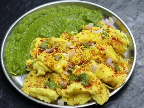 Locho Recipe: बहुत खा लिया खमण और ढोकला अब घर पर बनाएं सूरत का फेमस लोचो, इस आसान रेसिपी के साथ