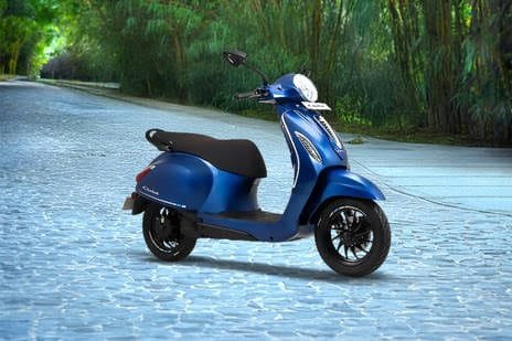 खाली हाथ आए और 4 हजार देकर साथ ले जाए 153km की रेंज और धांसू लुक वाला नया Bajaj Chetak 3502 इलेक्ट्रिक स्कूटर