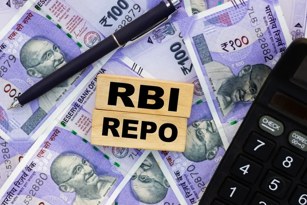 FADA की RBI से अपील: प्राइवेट बैंकों को लोन दरें घटाने को कहें!