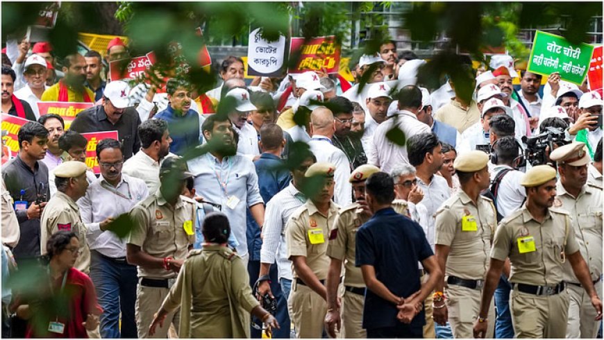 चुनाव आयोग को लेकर दिल्ली की सड़कों पर सियासी संग्राम!! ECI दफ्तर के बाहर भिड़े विपक्षी नेता, राहुल गांधी और प्रियंका गिरफ्तार