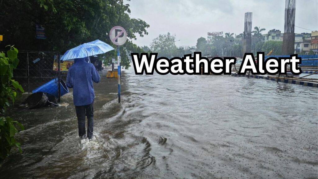heavy rainfall Pune: लगातार हल्की से मध्यम बारिश का ढेर क्या है?